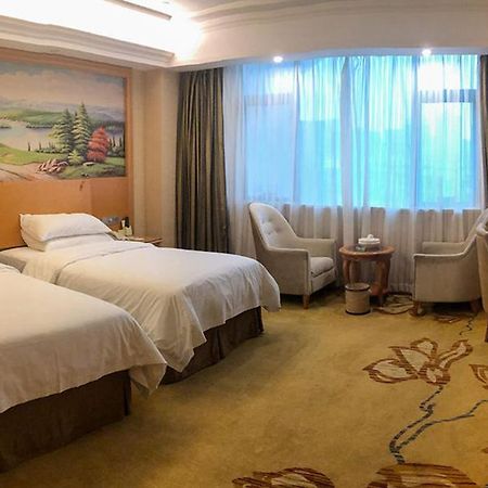 Vienna International Hotel Puning International Commodity City Экстерьер фото