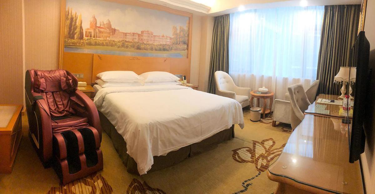 Vienna International Hotel Puning International Commodity City Экстерьер фото